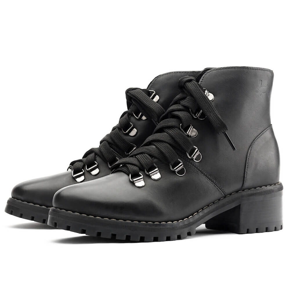 Black Rabbit All Black Alice de Copas