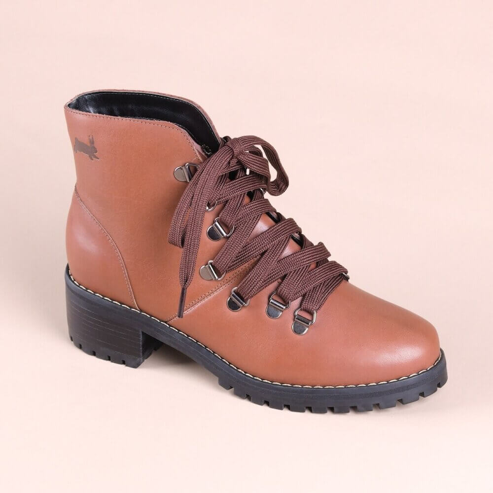 Bota cano curto couro marrom cadarço alice de copas _MG_4508