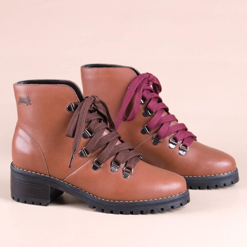 Bota cano curto couro marrom cadarço alice de copas _MG_4516