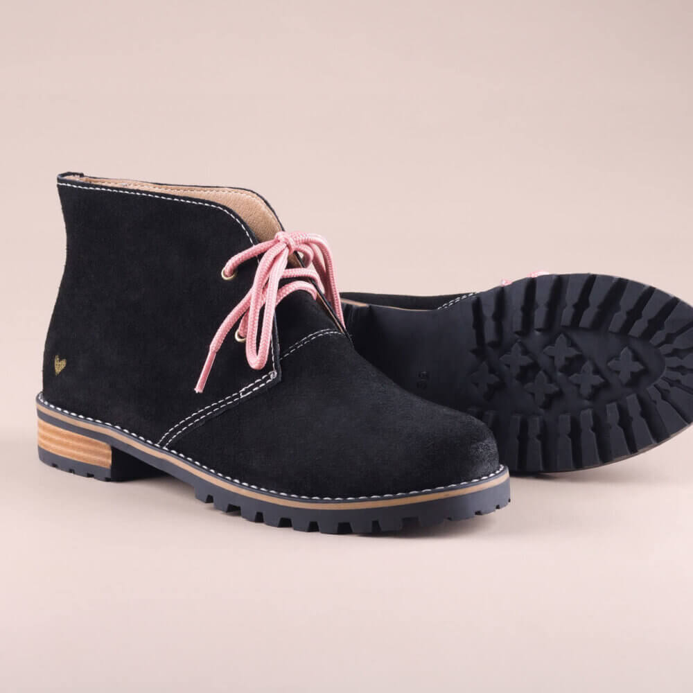 Bota cano curto preta insane alice de copas 01