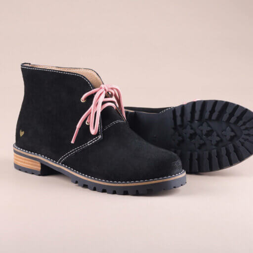 Bota cano curto preta insane alice de copas 01