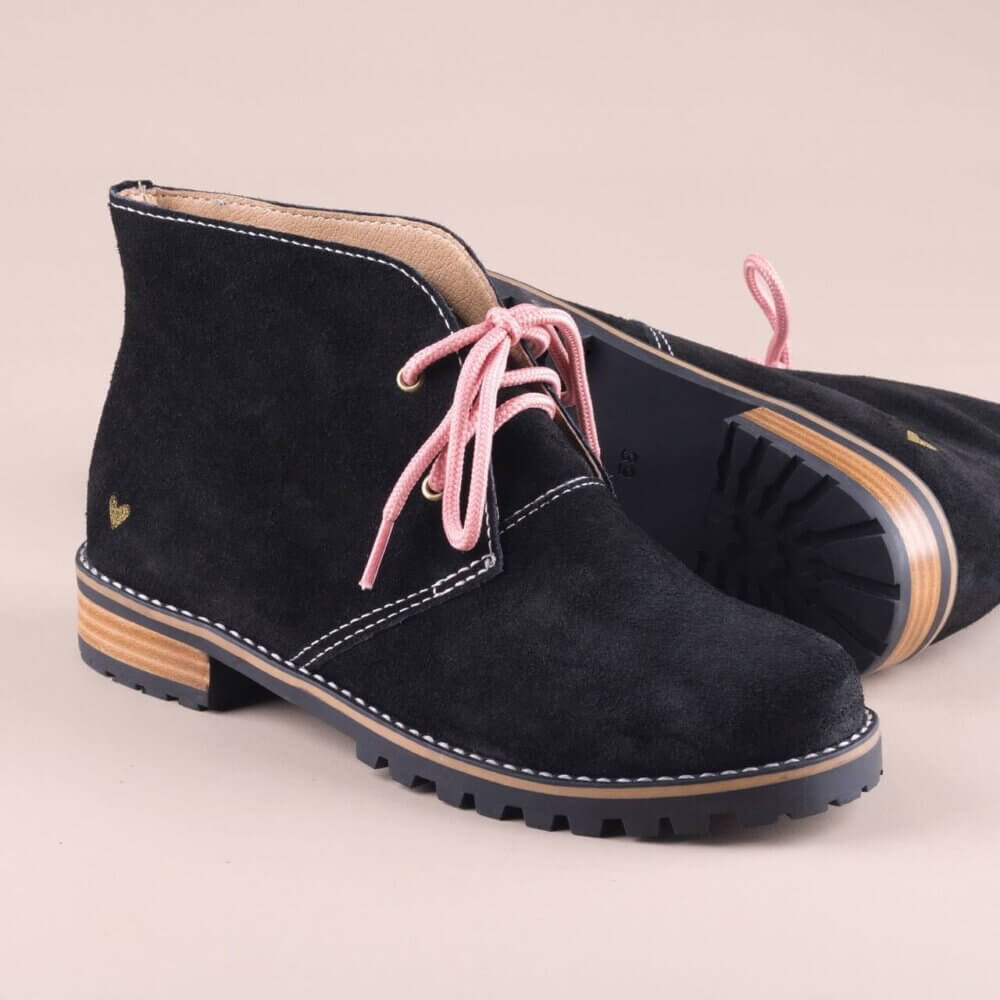 Bota cano curto preta insane alice de copas 02