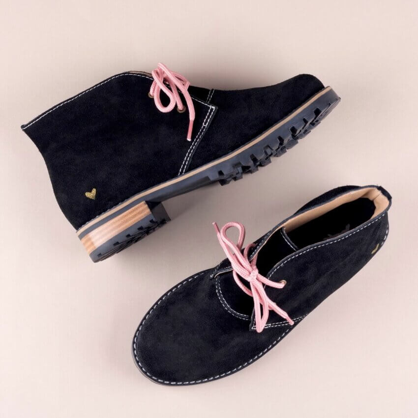 Bota cano curto preta insane alice de copas 03