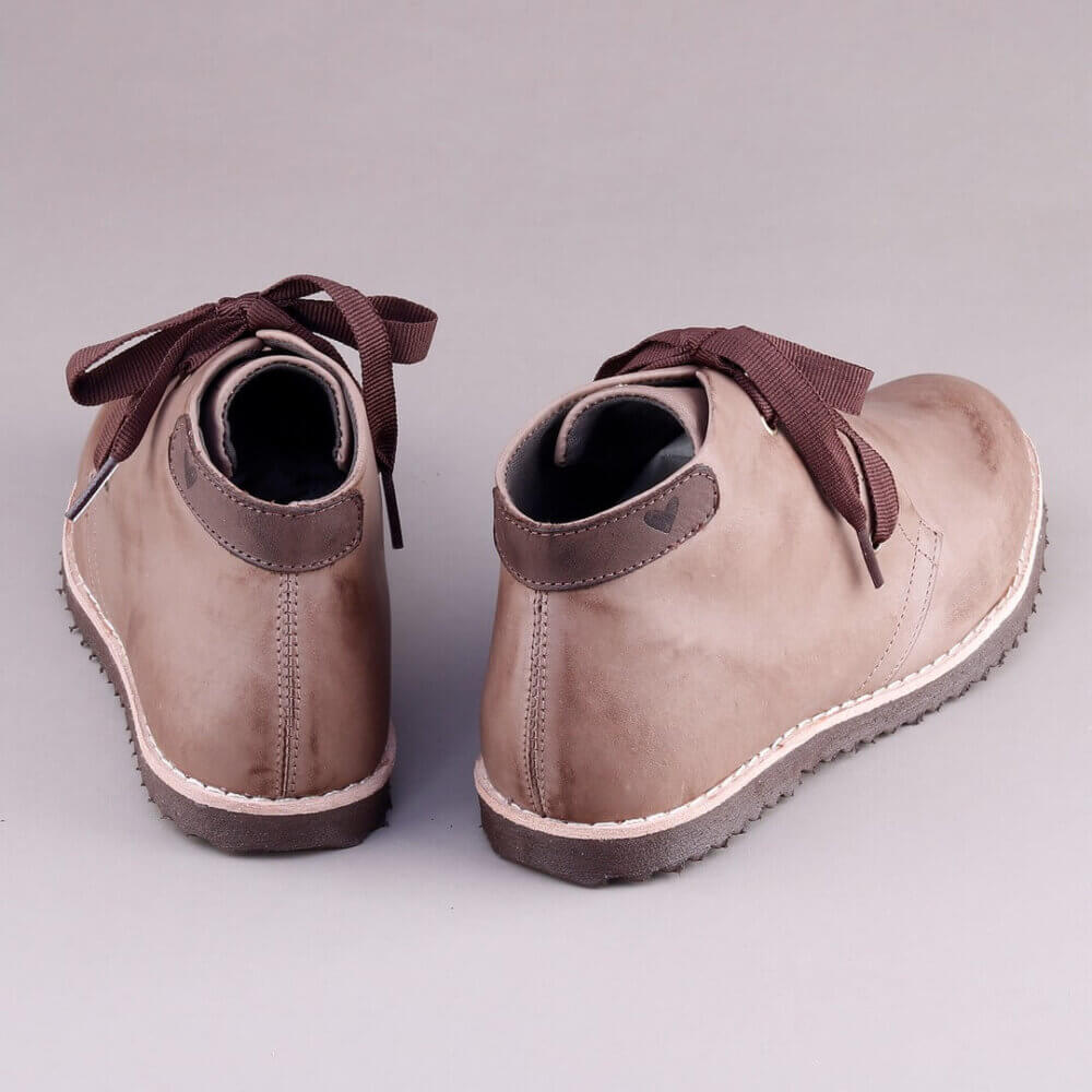 Botinha Valete Lisa Marrom Escuro detalhe