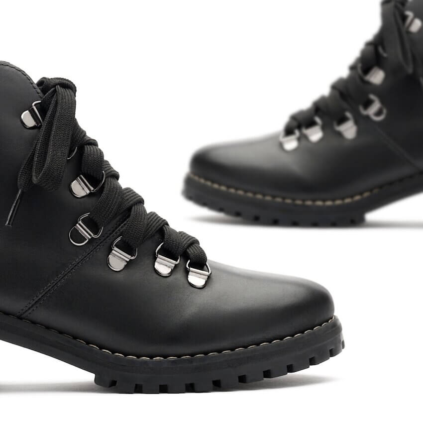 Coturno Black Rabbit All Black bico Alice de Copas