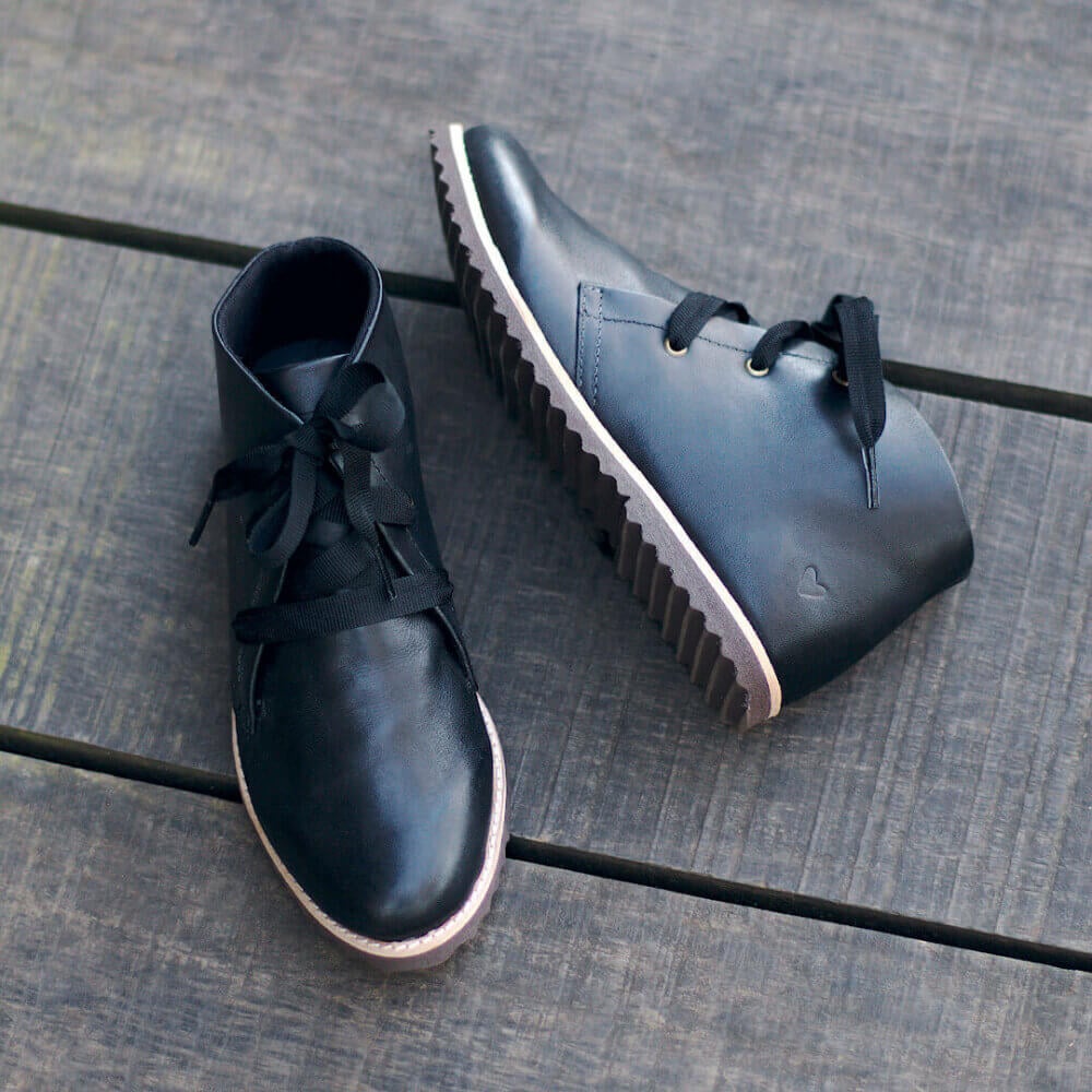 bota cano curto preta alice de copas