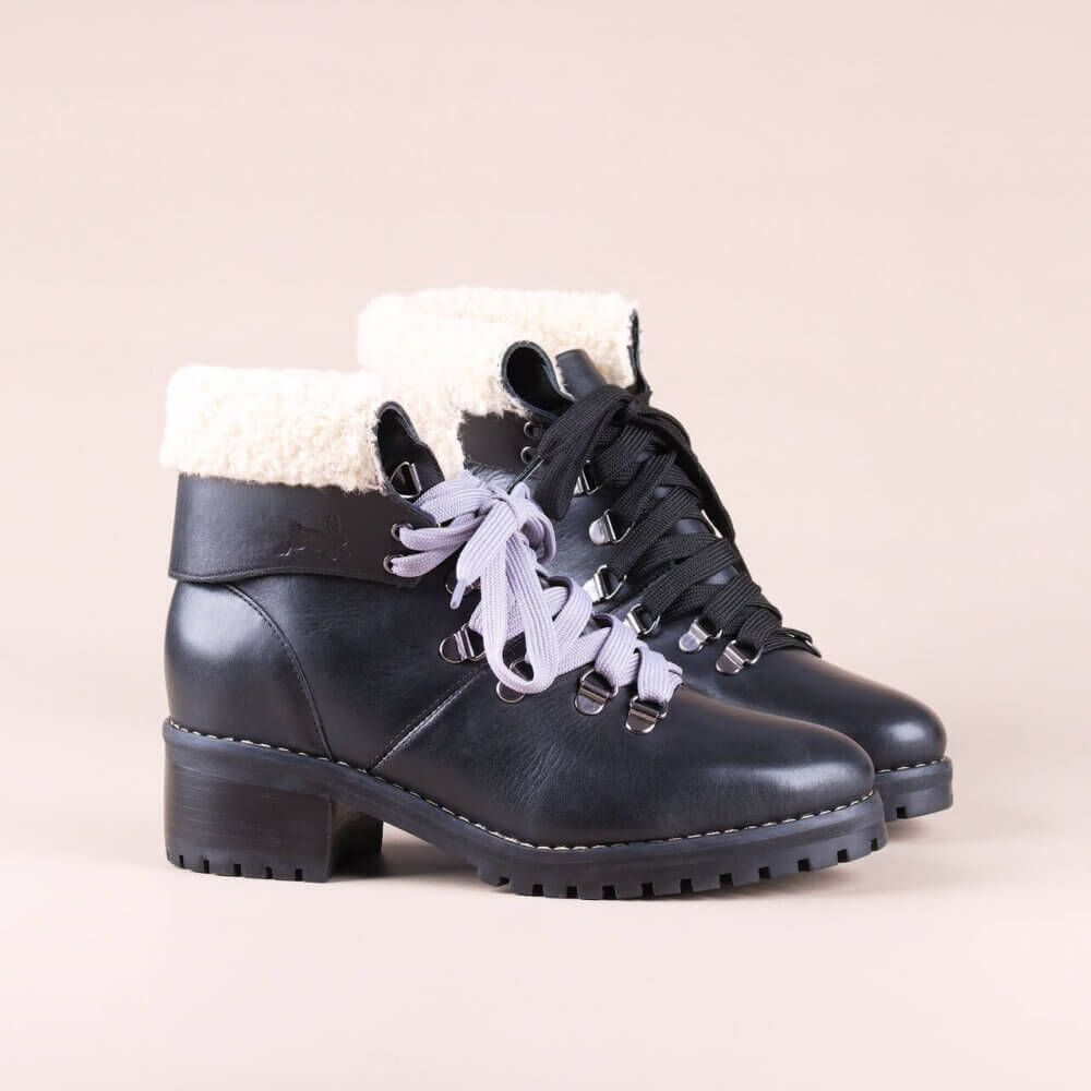 bota cano curto preta em couro com pelo 3