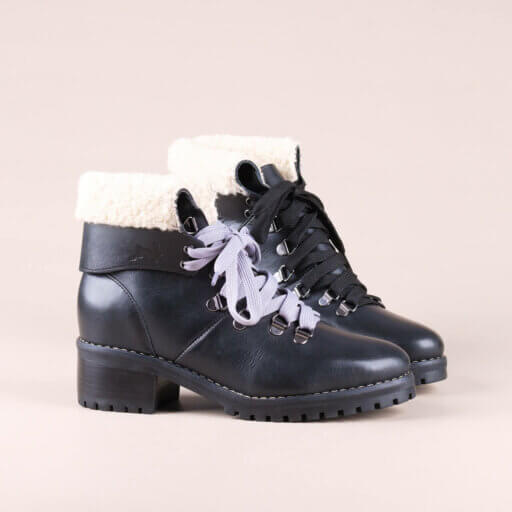 bota cano curto preta em couro com pelo 3