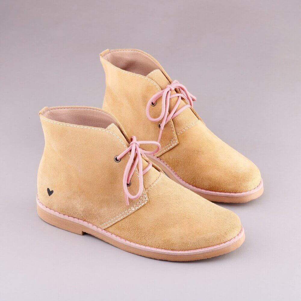 bota-desert-amarelo-queimado-alice-de-copas-08