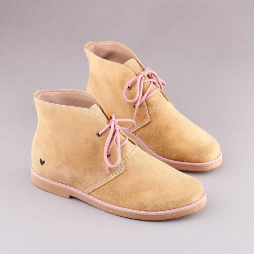 bota-desert-amarelo-queimado-alice-de-copas-08