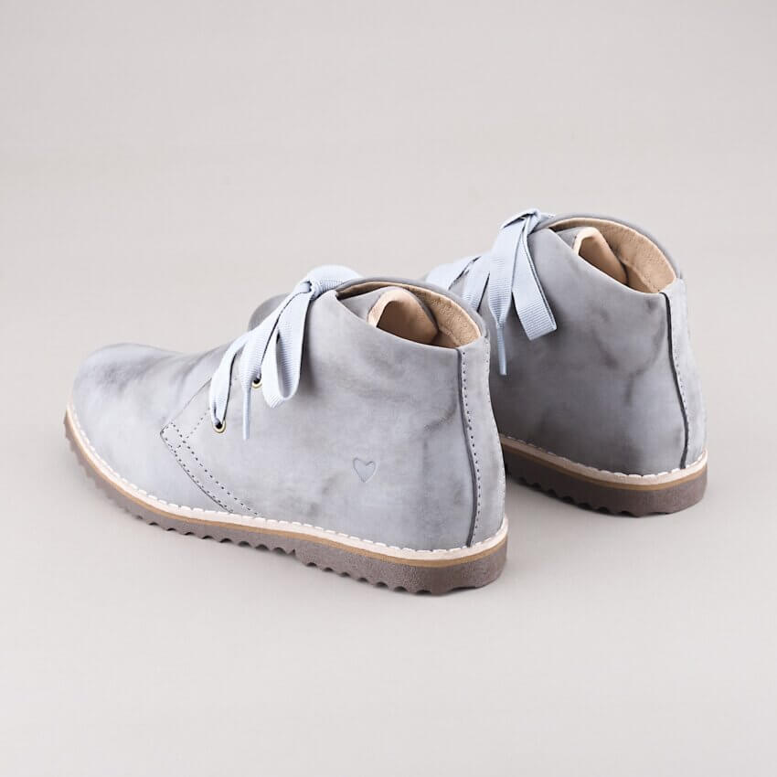 bota-feminina-cinza-cadarco-azul-alice-de-copas