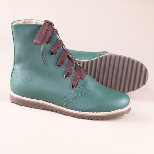 bota valete media verde com cadarço marrom