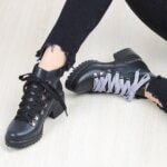 coturno black rabbit preto cadarço azul acinzentado e preto