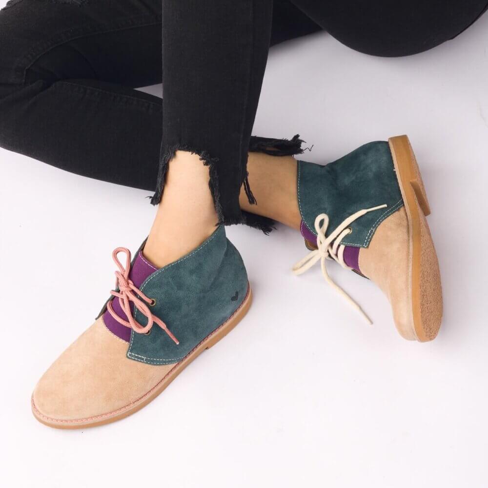 Bota desert verde com lilas e bege