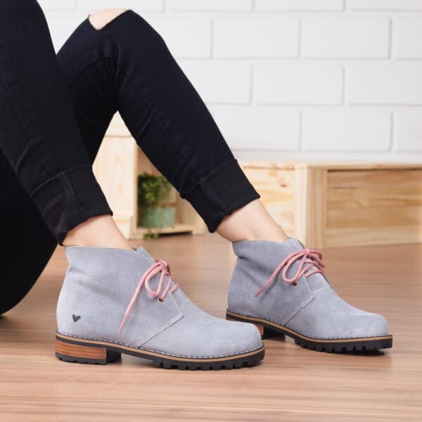 botinha colorida insane grey com cadarço rosa
