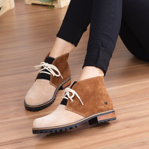 bota marrom bege insane cano curto em couro IMG_8285