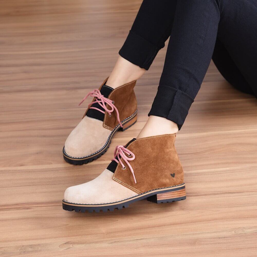 bota marrom bege insane cano curto em couro IMG_8290