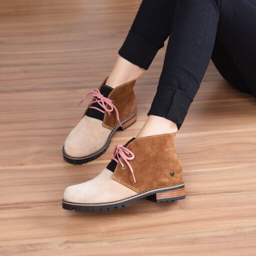 bota marrom bege insane cano curto em couro IMG_8290