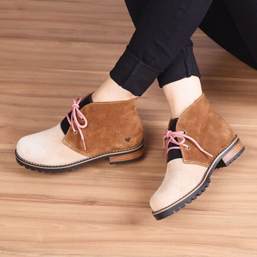 bota marrom bege insane cano curto em couro IMG_8302