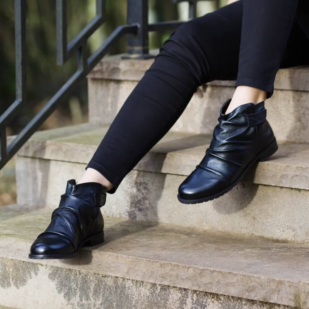 Bota Absolem All Black Preta Detalhe