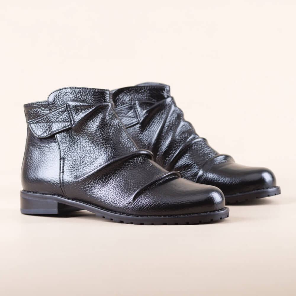 Mad Absolem All Black Bota em couro enrrugado e velcro
