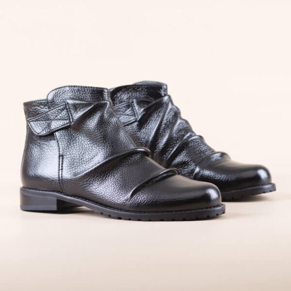 Mad Absolem All Black Bota em couro enrrugado e velcro