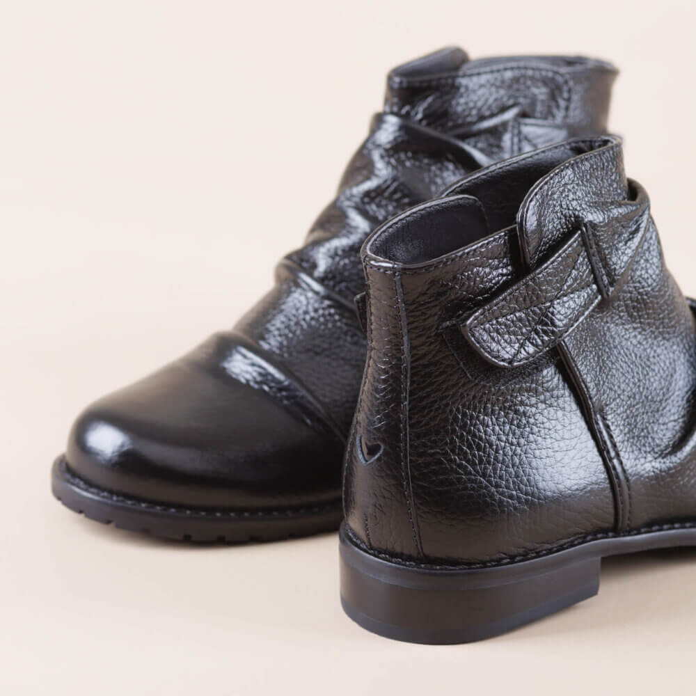 Mad Absolem All Black cota com detalhe de coração