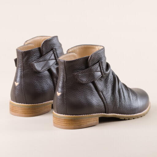 Bota Mad Absolem Brown Com Detalhe De Coração