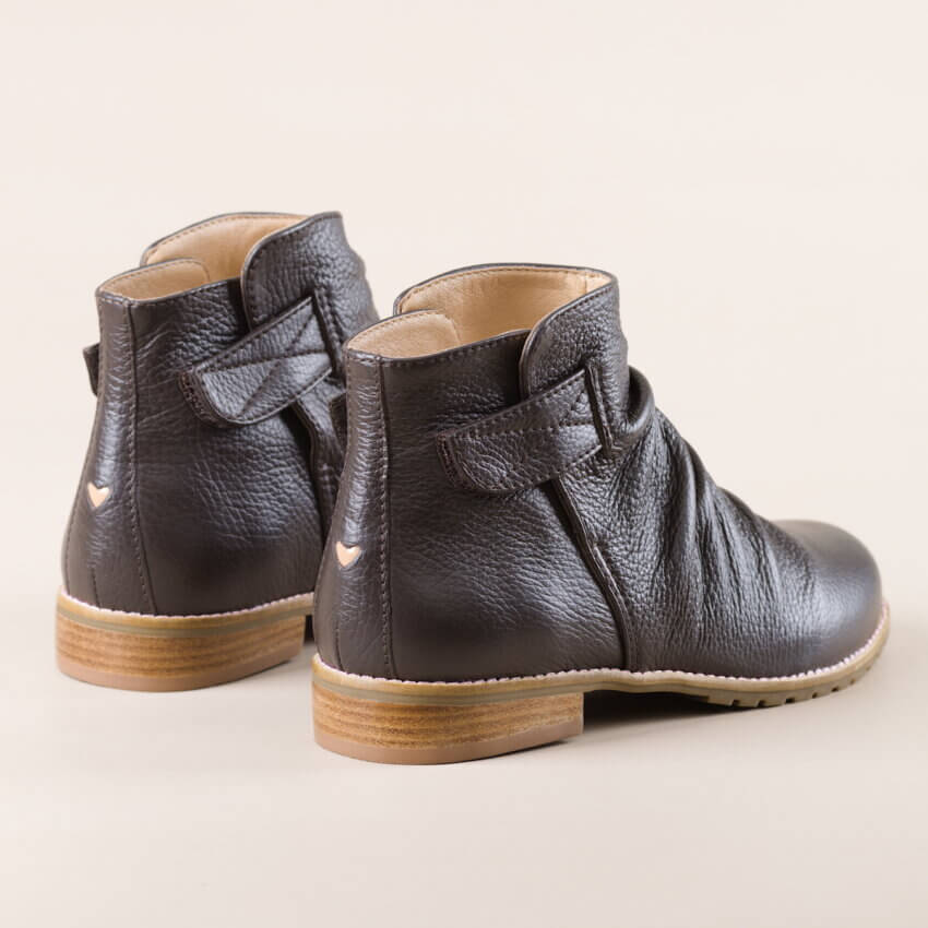 Bota Mad Absolem Brown Com Detalhe De Coração