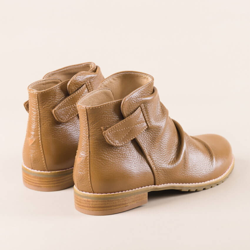 Bota Mad Absolem Camel Com Detalhe de Coração