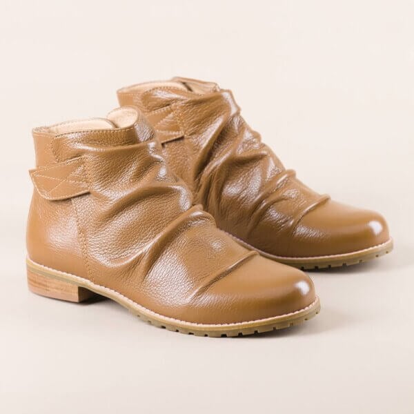 Bota Mad Absolem Camel Solado Borracha com Salto Baixo