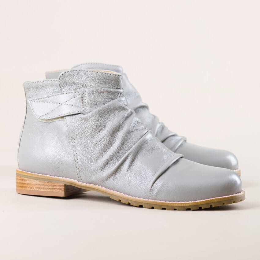 Bota Mad Absolem Com Velcro e Salto Baixo