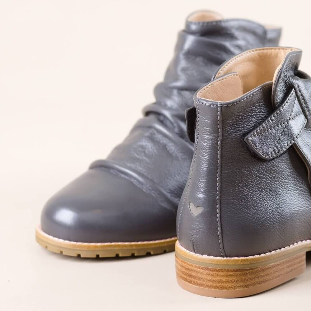 Mad Absolem Grey Com Detalhe Em coração