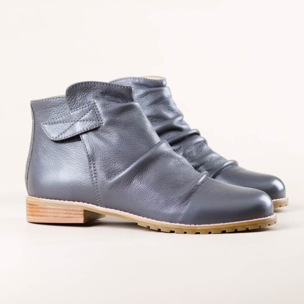 Mad Absolem Grey Couro Franzido com Salto Baixo