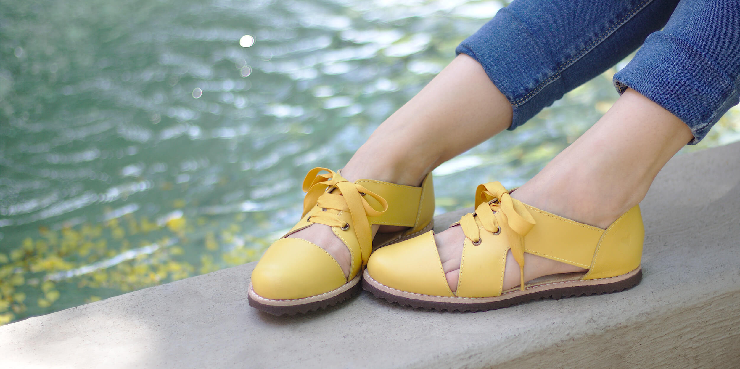 Banner Cutout Yellow