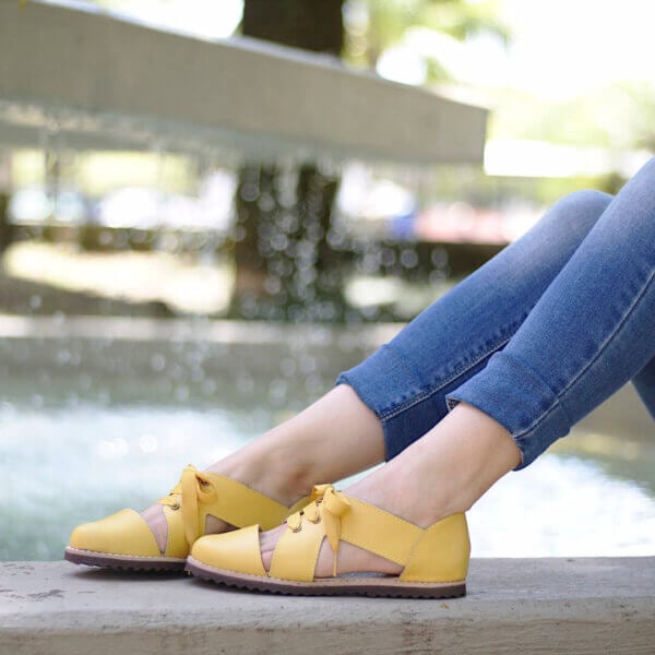 sapatinho-cut-out-amarelo-02