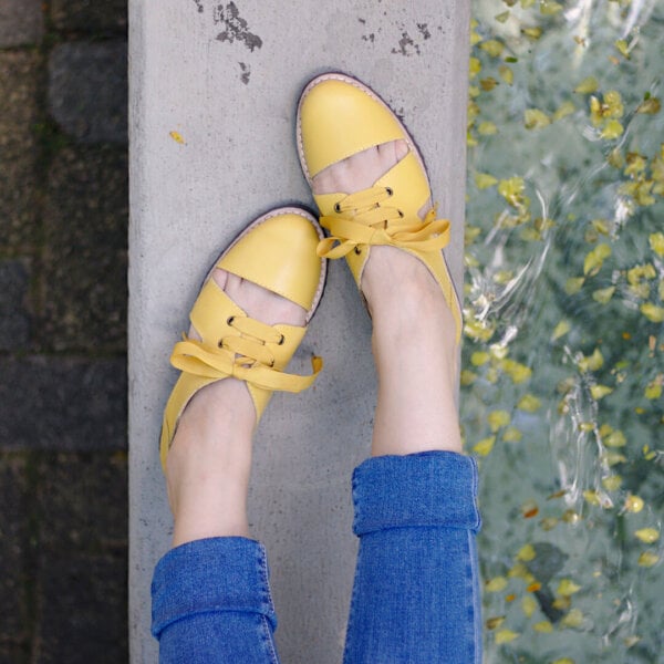 sapatinho-cut-out-amarelo-05