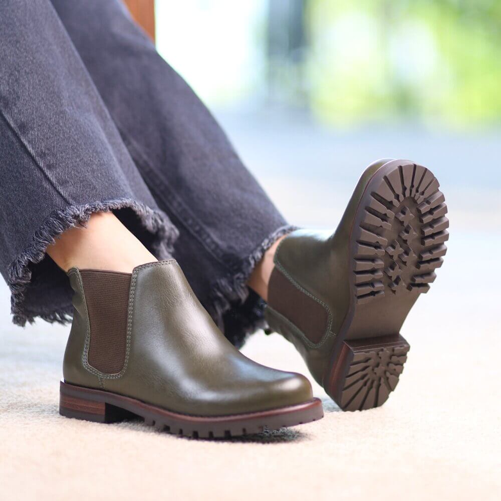 Black Rabbit Chelsy Moss 1 Bota em couro legítimo modelo Chelsea Alice de Copas