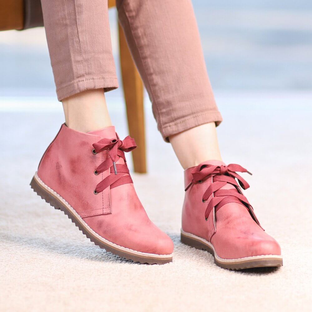 Bota Cano Curto Em Couro Valete Blackberry Alice De Copas 4