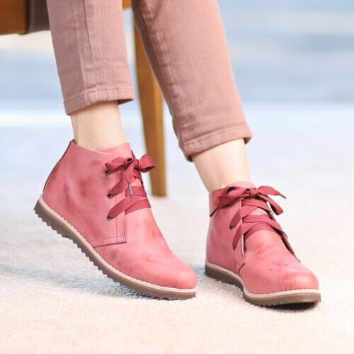 Bota Cano Curto Em Couro Valete Blackberry Alice De Copas 4