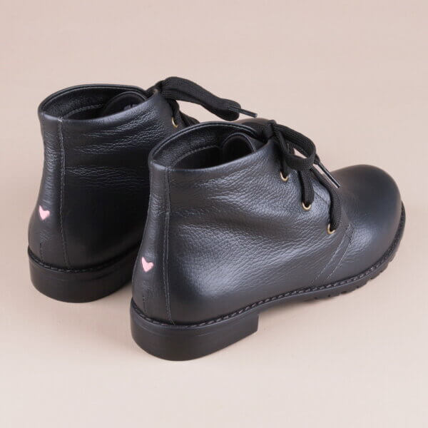 bota mad preta tras