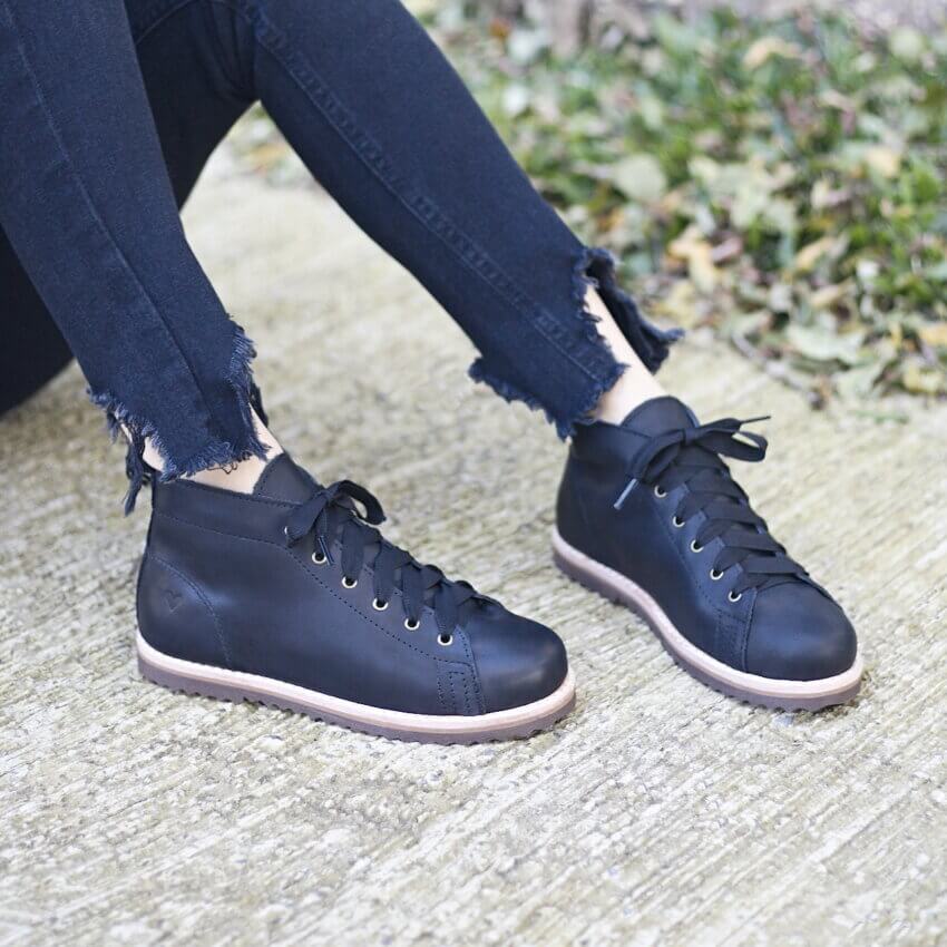 Bota cano curto dust preta alice de copas 01