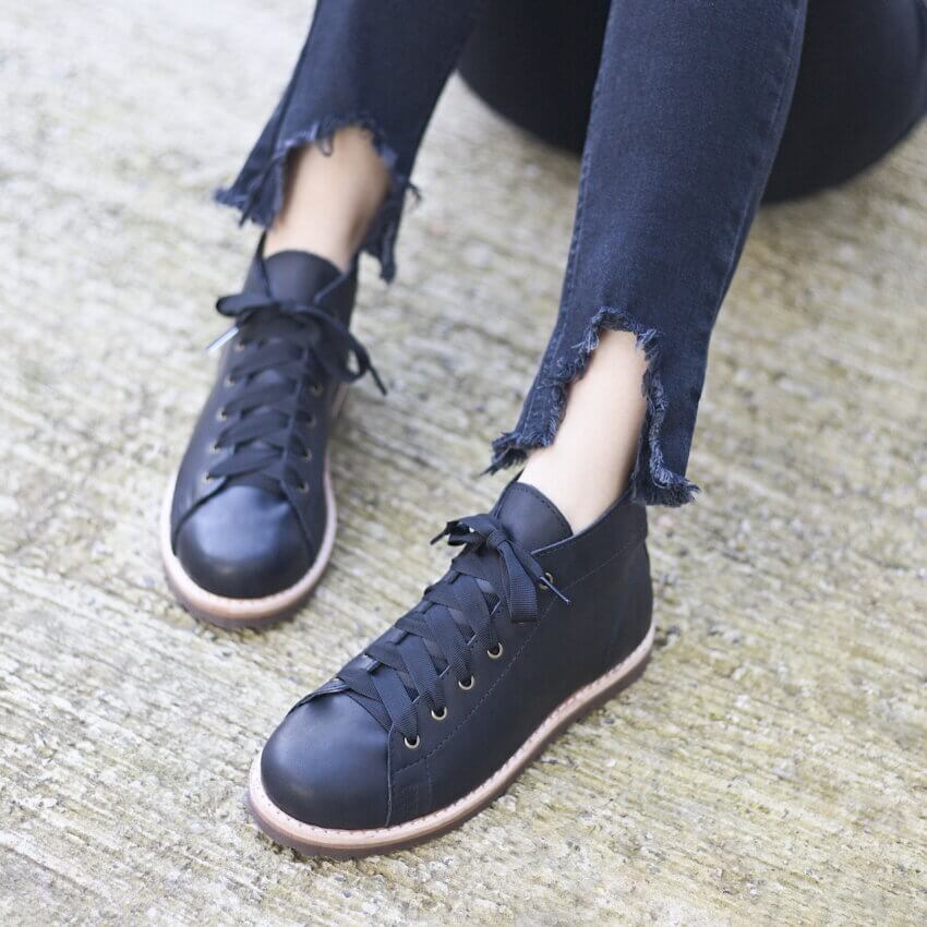 Bota cano curto dust preta alice de copas 02