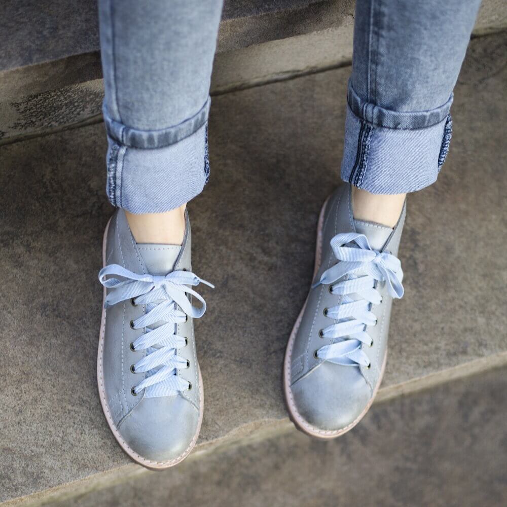 bota cano curto em couro dust cinza alice de copas 02