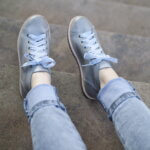 bota cano curto em couro dust cinza alice de copas 03