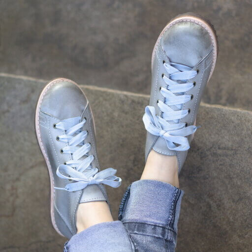 bota cano curto em couro dust cinza alice de copas 04