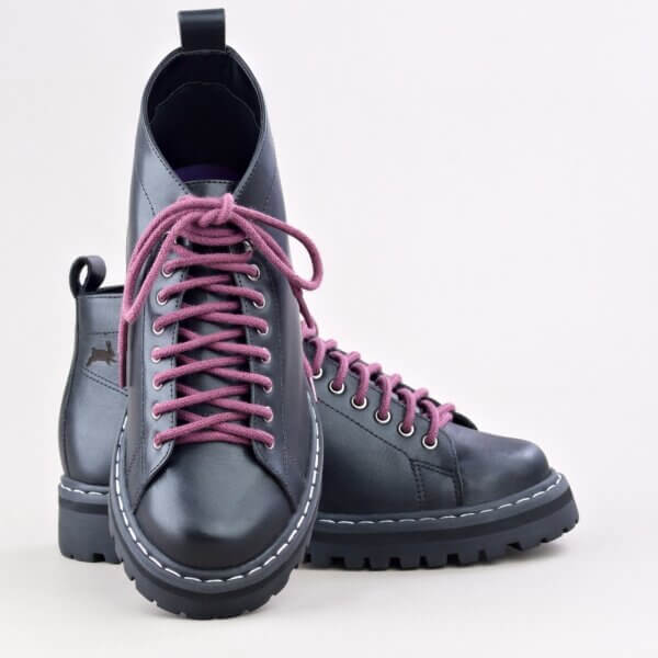 Fall Preta | Alice de Copas | Bota Cano Curto em Couro Legítimo Solado Tratorado e Cadarço Colorido IMG_3345