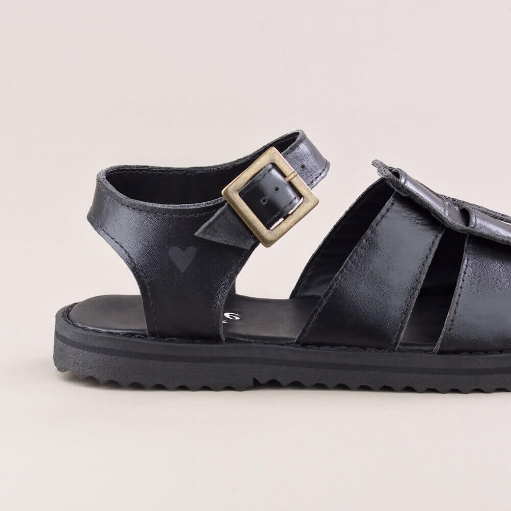 Lazy Preta | Alice de Copas | Sandalia Feminina em Couro Tratorada Sem Salto Confortável