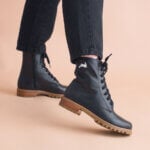 Bota Scout Preta | Black Rabbit | Couro legítimo Preto | Alice de Copas