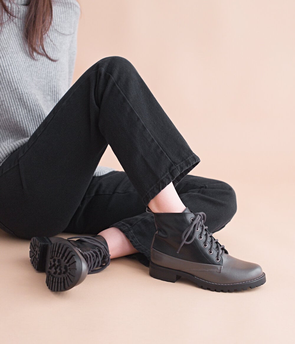 bota feminina preta e cinza em couro legítimo heart storm black rabbit